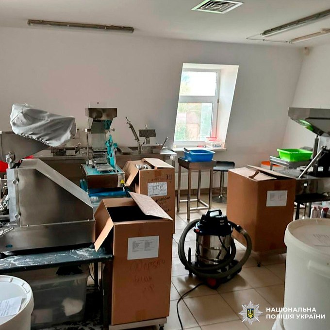 Поліція Харкова припинила діяльність організованої групи, що продавала фальшиві БАДи